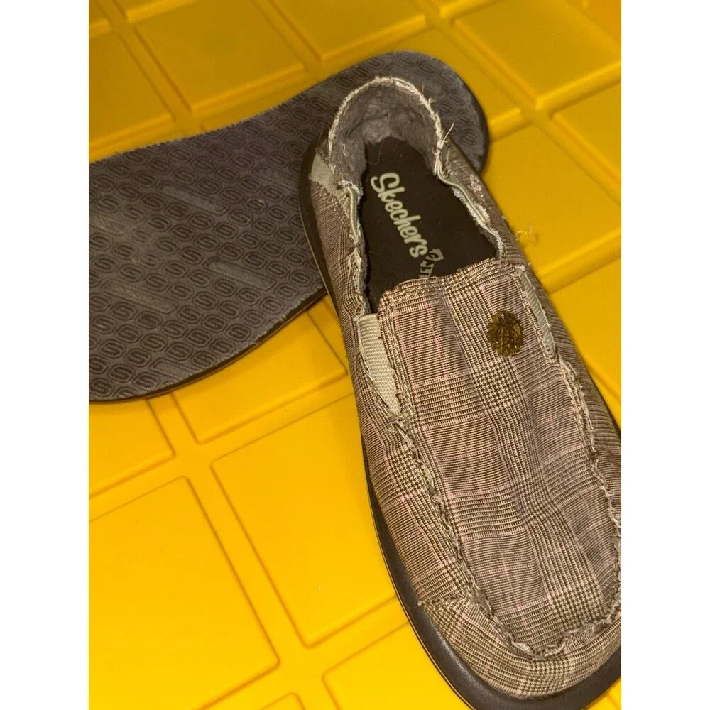 Sketchers size 6 slip ons with fuzzy insides